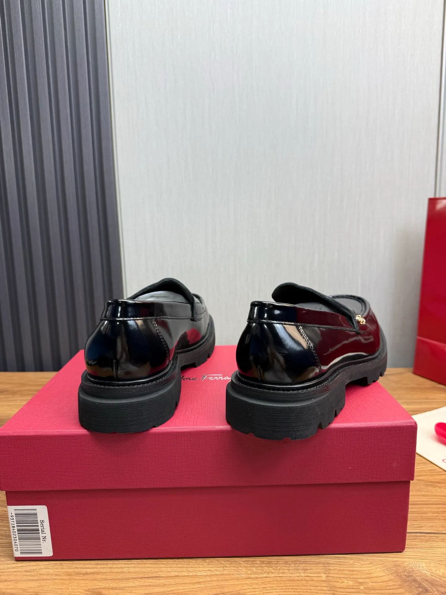 Men's shoes 💰880💰 Ferragamo. [Ferragamo] Men's Loaf leather shoes, the latest hot style, 1:1 original purchase quality, top quality, imported open-edge beaded cowhide leather on the upper, hand-made three-dimensional stitching highlights the round toe design, the inner feet are made of imported cowhide, with original wear-resistant rubber outsole, matching code 39-44, (38, 45 custom-made, non-refundable)